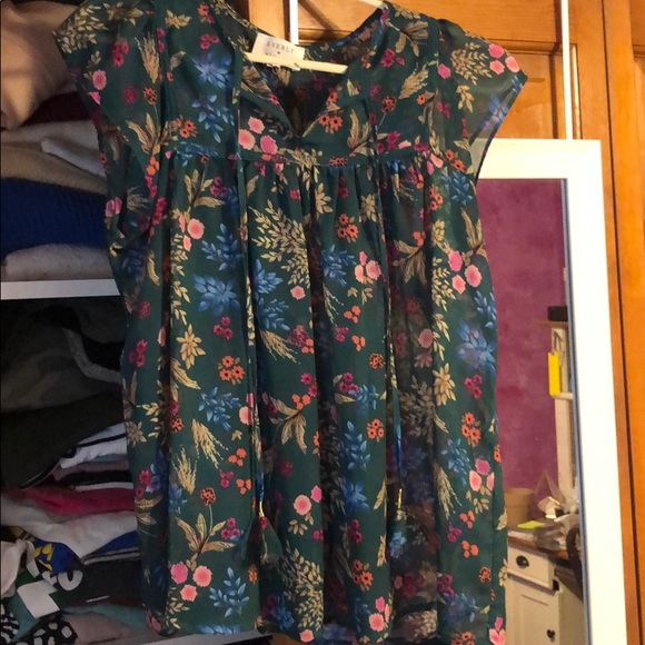 Short sleeve top - Picture 1 of 1